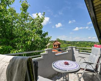 Cozy Home In Martinkovec With Wifi - Varazdinske Toplice - Balcón