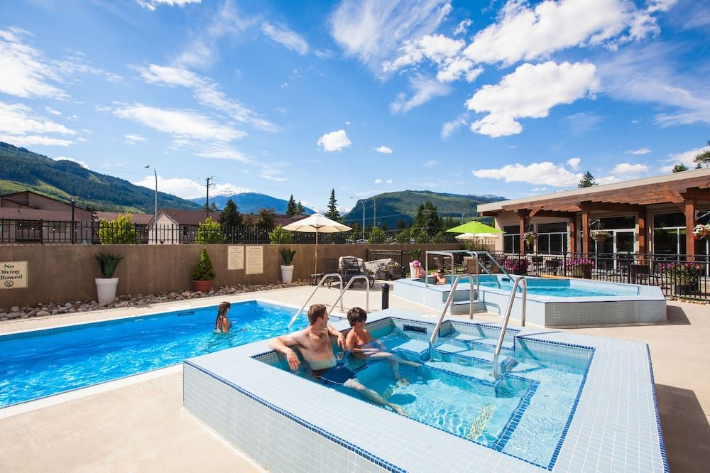 Best Western Plus Revelstoke - רבלסטוק - בריכה