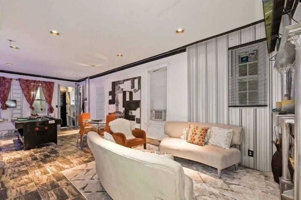 Stylish 4 Bedroom Home Near Philadelphia