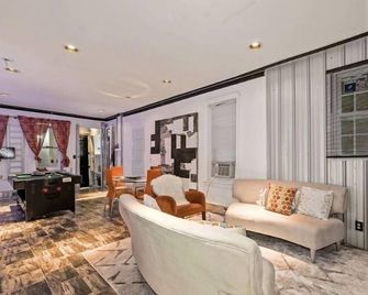 Stylish 4 Bedroom Home Near Philadelphia - Camden - Sala de estar