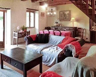 La Metairie De La Garenne - Nadaillac-de-Rouge - Sala de estar