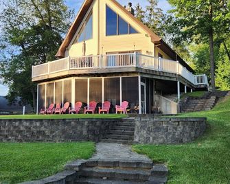 Lake House Rental - June 7 & 14 Available. Pontoon Optional-Promo in Description - Coldwater - Gebouw
