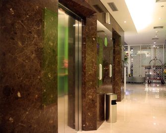 Zest Bogor by Swiss-Belhotel International - Bogor - Lobby