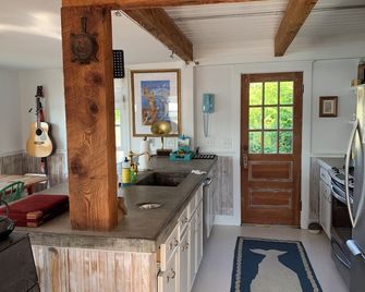 The Beach House Cottage is on a Sandy Beach! Amazing Views!! - Peaks Island - Kitchen