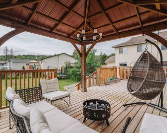 Muskoka cottage with pool - Huntsville - Patio