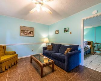 Hood Lower - Lake Junaluska - Living room