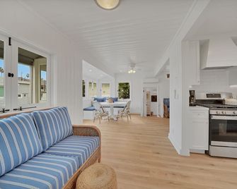 Special 2/8-2/10 195/Nt Designer Cottage - 3 Min. Walk to Beautiful Beaches! - Laguna Beach - Living room