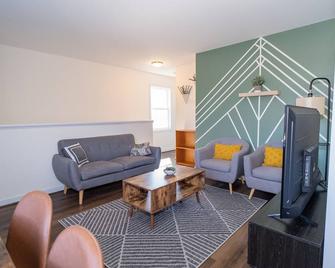 Modern home, near Downtown & top attractions - Richmond - Salon