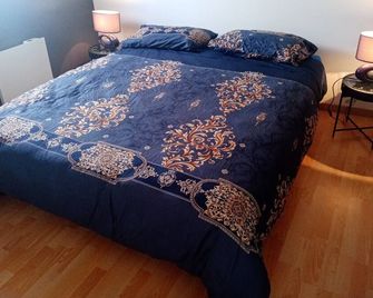 Gîte 'aux nids d'hirondelles', 8 kms from the beach. - Hénansal - Chambre