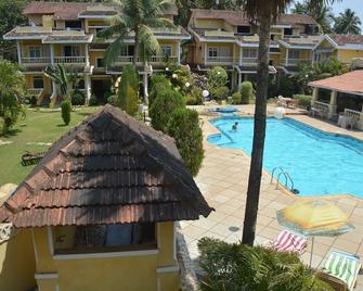 Holiday Beach Resort Mrkt By Splenor - Cansaulim - Pool