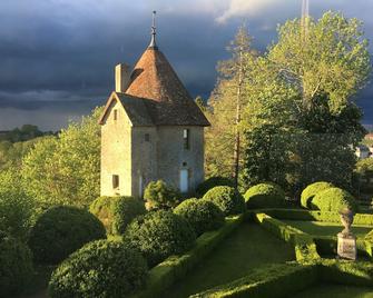 Domaine du Château de Chatillon en Bazois Monument Historique - Châtillon-en-Bazois - Edificio