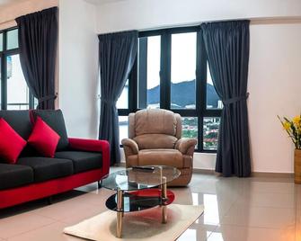 Lazy Traveler Suite by D Imperio Homestay - Penang - Вітальня