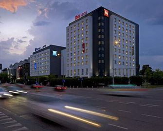 ibis budget Warszawa West Station - Warszawa - Bygning