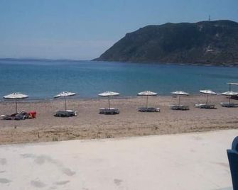 Christina Studios - Kefalos - Pláž