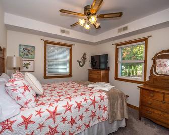 Waterfront House with Private Dock and Fishing - Reedville - Bedroom