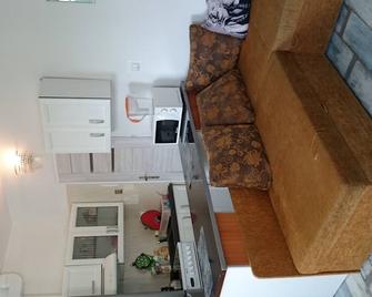 Newly renovated flat in cute colours - 格但斯克 - 客廳