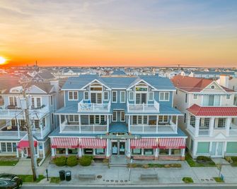 3BR on Asbury Ave- Close to beach, boards & shops! - Ocean City - Building