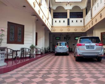 Mangkuyudan Hotel Solo - Surakarta - Näkymät ulkona