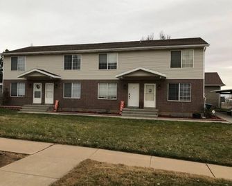 Great Private Family T-Home! Easy Access City & Mountains! - Layton - Gebouw