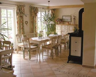 Birnbaum-Appartement mit traumhaftem Blick in die Natur - Neualbenreuth - Restaurant