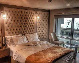 Nana Hotel - Hopa - Bedroom