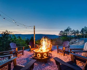 Epic Views - Pickleball - Hottub - Firepit - Shenandoah National Park! - Shenandoah - Patio