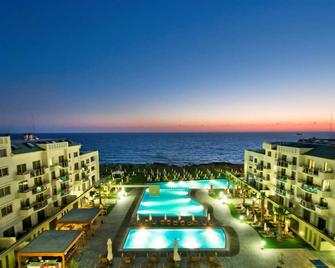 Capital Coast Resort And Spa - Pafos - Piscina