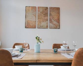 Spacious 6-Guest Antwerp Duplex + Free parking - Antwerp - Dining room