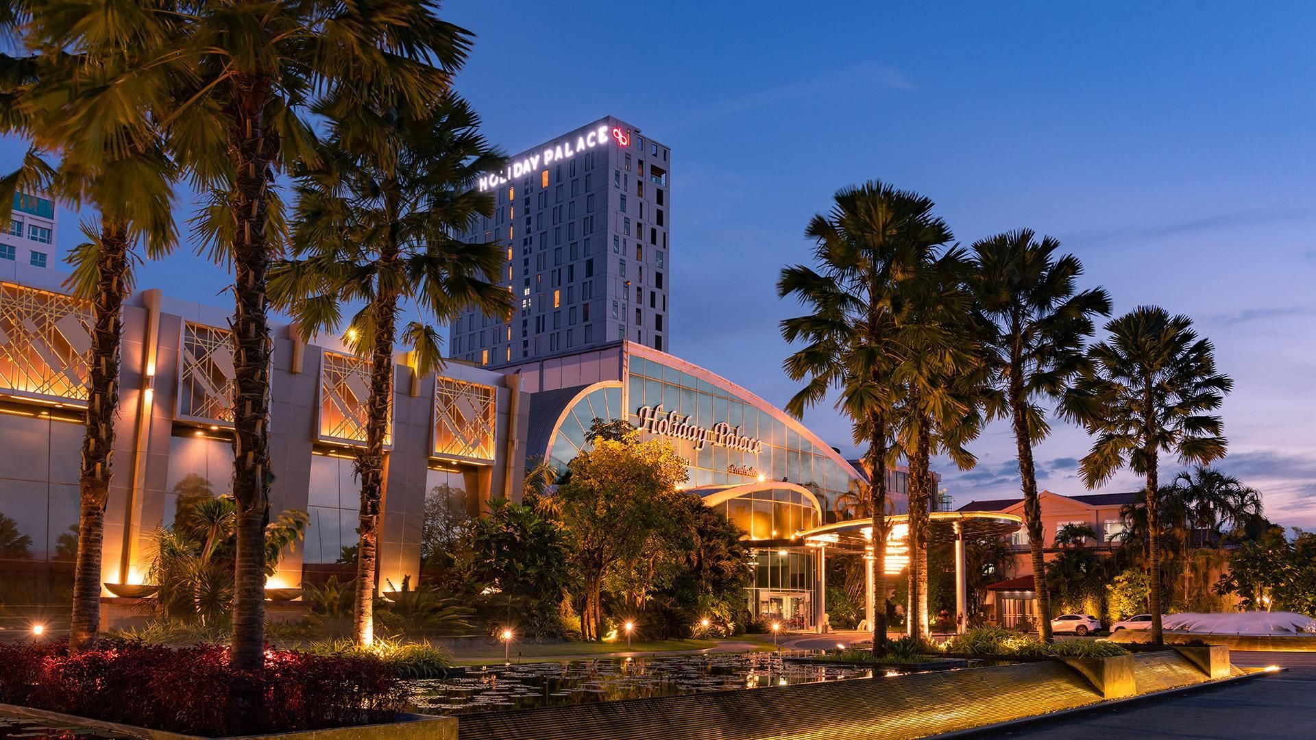 هوليداي بالاس