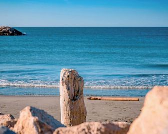 Bungalow confortable à Saintes-Maries-de-la-Mer avec piscine - Saintes-Maries-de-la-Mer - Spiaggia