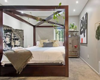 Eclectic & Romantic - Walk to Historic Downtown Harpers Ferry - Harpers Ferry - Bedroom