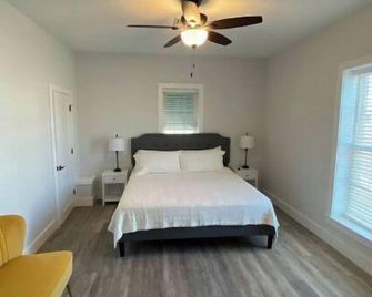 The Lab! Come stay in our brand new space. - 머피스보로 - 침실