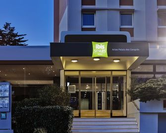 Ibis Styles Arles Palais Des Congrès - Arlés - Edificio
