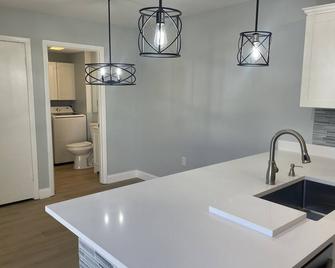 Beautifully redone Townhome Near Everything in West Palm Beach - West Palm Beach - Kök