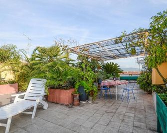 1 Bedroom Lovely Apartment In Firenze - Florença - Pátio