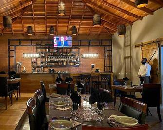 Bamboo Boutique Hotel - Лілонгве - Бар