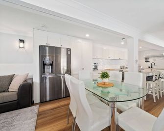 Shailer Park-House & Granny flat - Pool, Sauna-Ideal for Groups - Slacks Creek - Comedor