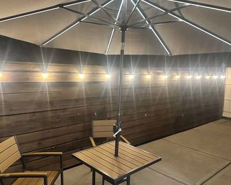 In the heart of ABQ Uptown 3 minutes from Coronado Mall & Winrock Town Center - Albuquerque