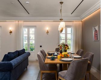 New York Luxury Suites - Corfu - Dining room