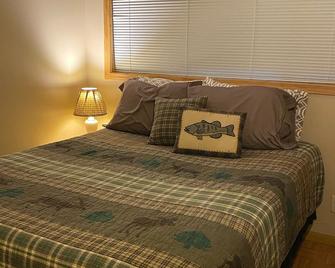 Discover the splendor of the Upper Peninsula and all it has to offer! - Newberry - Bedroom