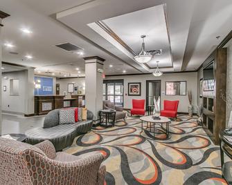 Holiday Inn Express Hotel & Suites Lubbock South - Lubbock - Area lounge