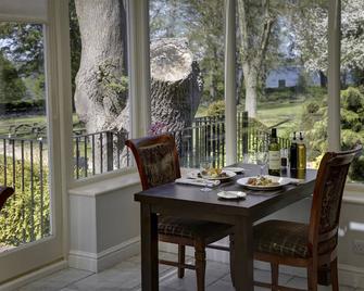 بست ويسترن نورمانتون بارك هوتل - أوكهام - غرفة طعام