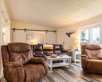 Sunny by the Sound by AvantStay Coastal Escape - Coupeville - Wohnzimmer