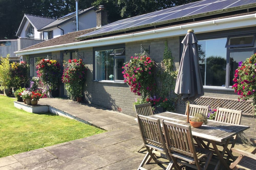 Dolau Meurig - Ystrad Meurig - Patio