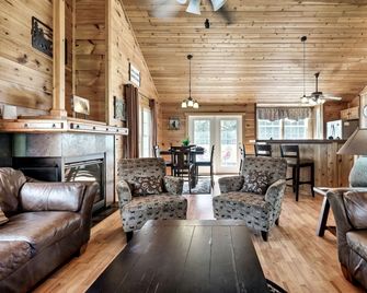Fireflies and Moonshine - Gatlinburg - Huiskamer