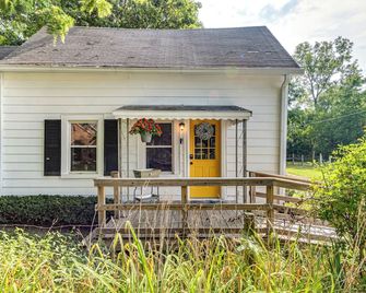Peaceful Franklin Cottage about 1 Mi to Downtown! - Franklin - Edificio