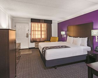 La Quinta Inn by Wyndham Fresno Yosemite - Fresno - Soverom