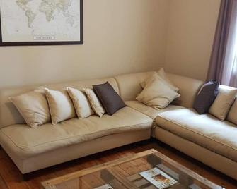 Oasis Shanti Backpackers - Oudtshoorn - Sala de estar
