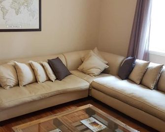 Oasis Shanti Backpackers - Oudtshoorn - Salon