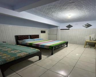 Hotel Anda Banyuwangi - Banyuwangi - Habitación